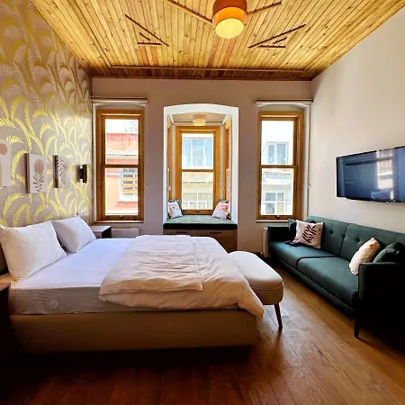 Refurbished Triplex In Taksim Istanboel