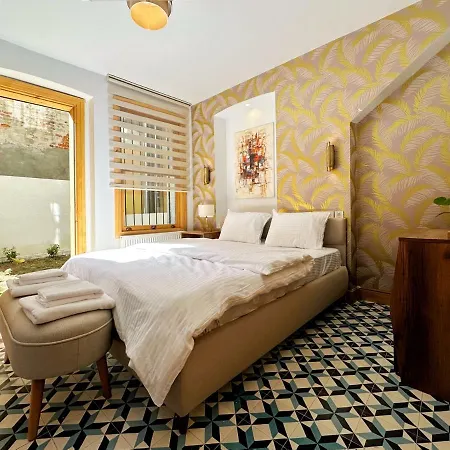 Refurbished Triplex In Taksim Appartement